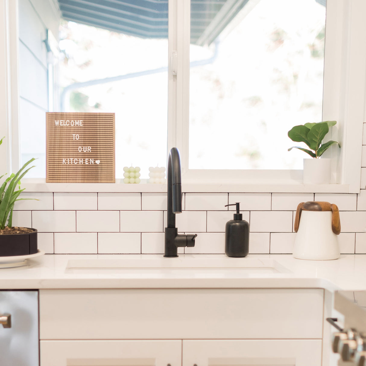 ZLINE Gemini Kitchen Faucet in Matte Black (GEM-KF-MB)