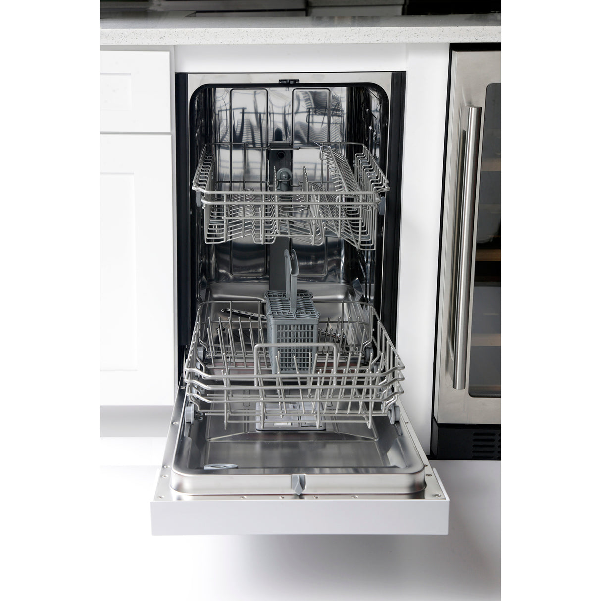 KUCHT Professional 18 in Front Control Dishwasher in Stainless Steel with Stainless Steel Tub and Multiple Filter System
