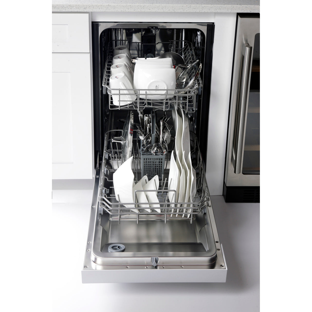 KUCHT Professional 18 in Front Control Dishwasher in Stainless Steel with Stainless Steel Tub and Multiple Filter System
