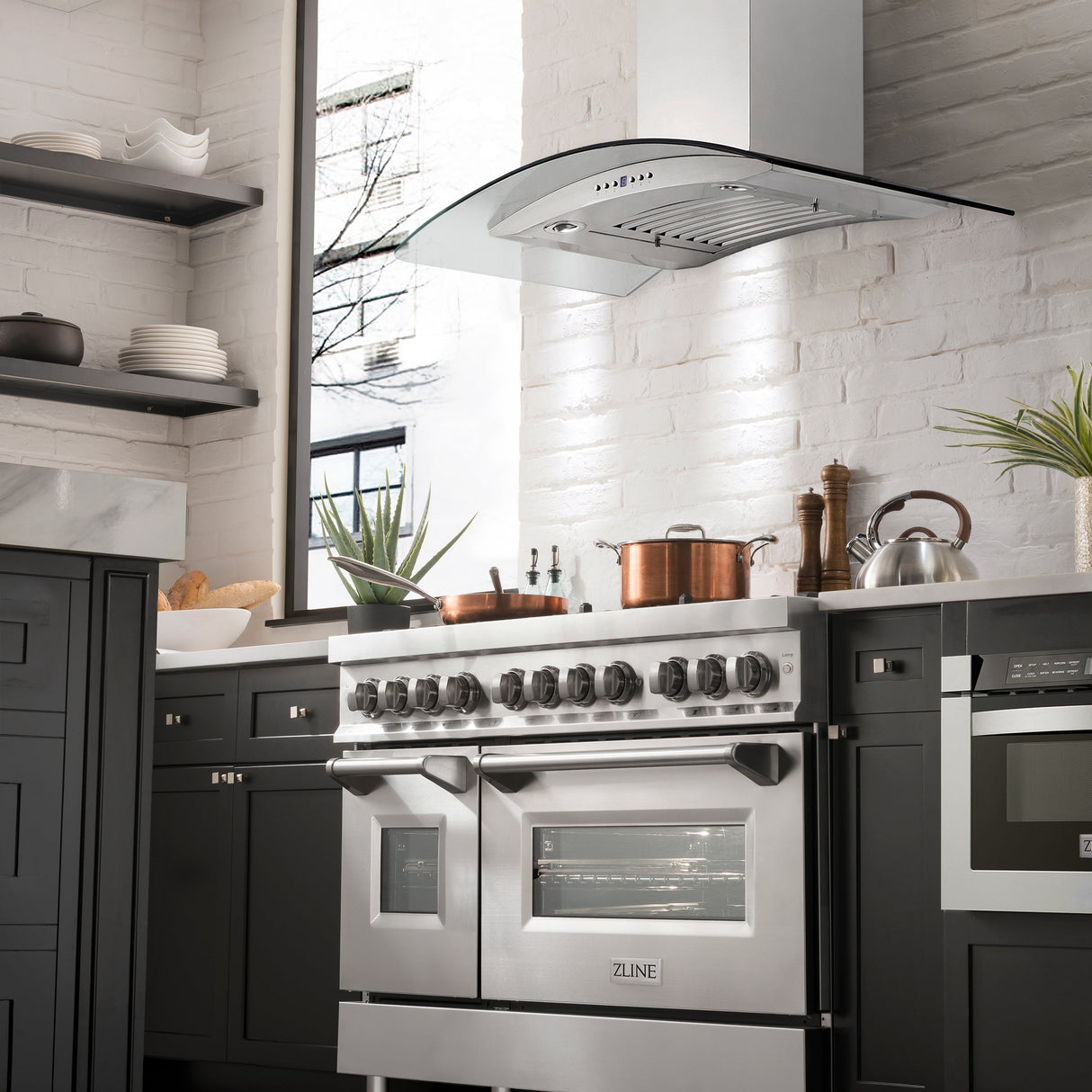 ZLINE 48" Convertible Vent Convertible Vent Wall Mount Range Hood in Stainless Steel & Glass (KN4-48)