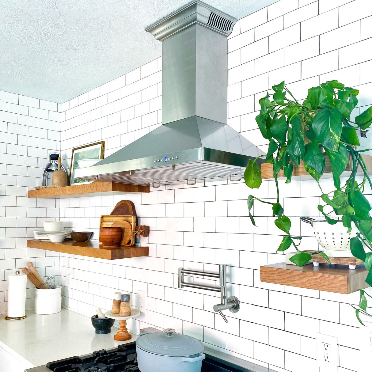 36" ZLINE CrownSound™Ducted Vent Wall Mount Range Hood in Stainless Steel with Built-in Bluetooth Speakers (KBCRN-BT-36)