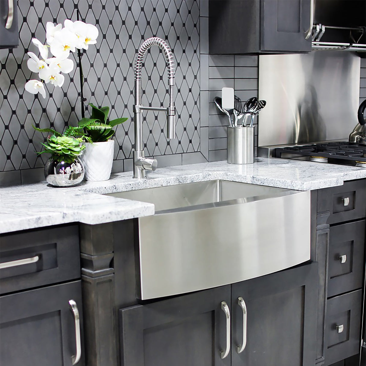 ZLINE 30 in. Zermatt Farmhouse Apron Mount Single Bowl Stainless Steel Kitchen Sink with Bottom Grid (SAS-30)