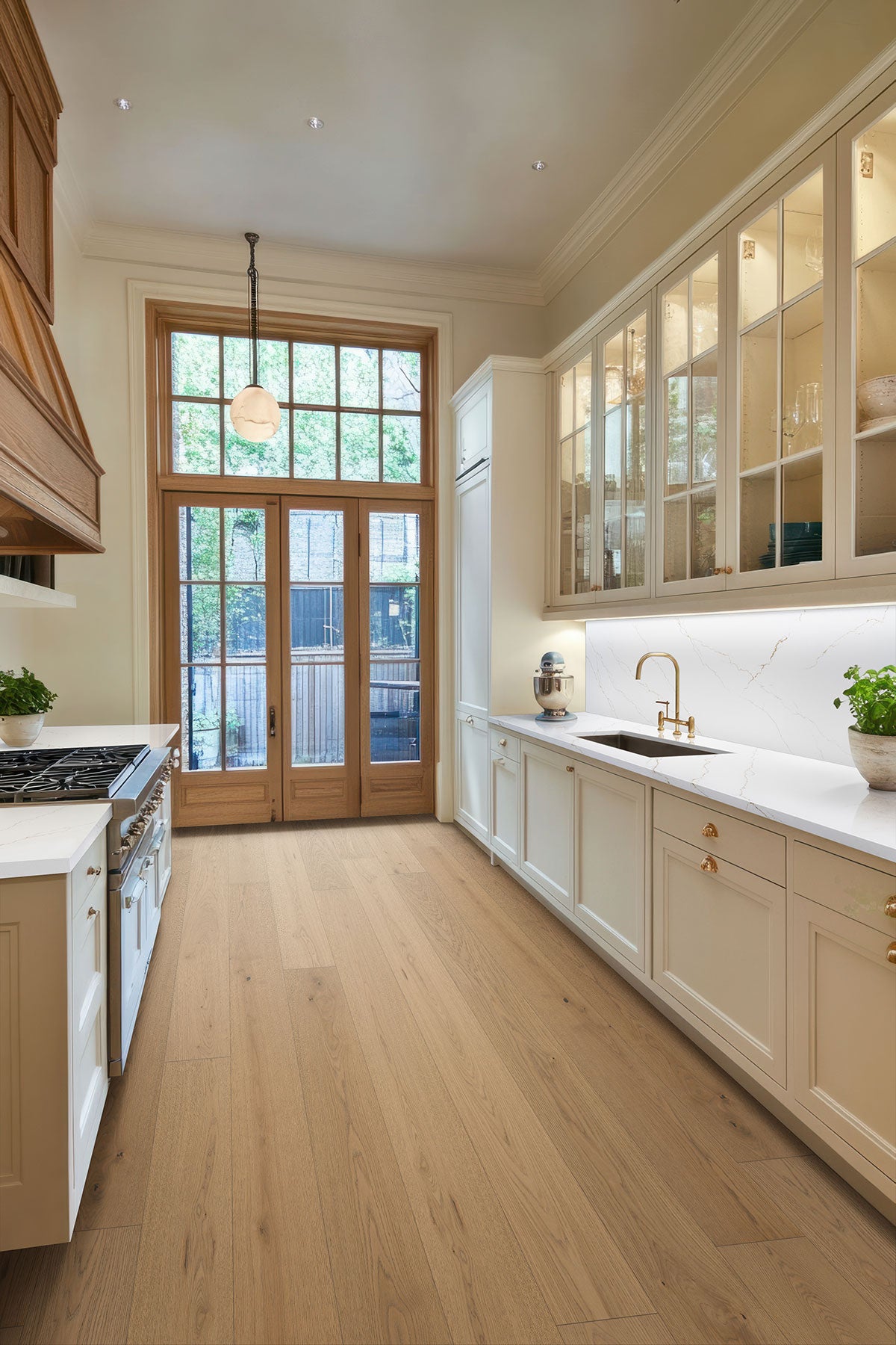 McCarran Adriel Oak 9-1/2 x 86 in 5/8 in White Oak Engineered Hardwood