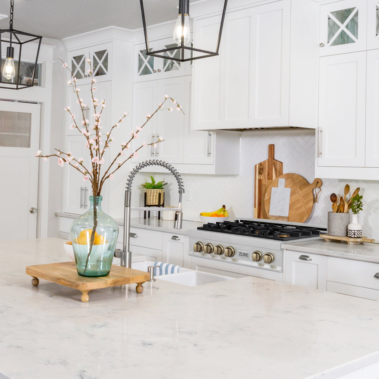 ZLINE Autograph Edition 36 in. Legacy Gas Rangetop with 6 Burners and Porcelain Cooktop in Satin Stainless Steel with Champagne Bronze Accents (RTSZ-36-CB)