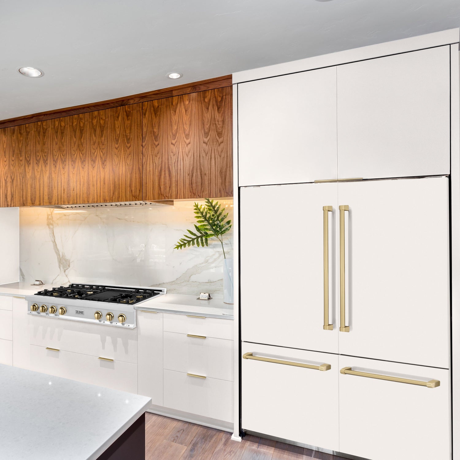 ZLINE Autograph Edition 60 in. 32.2 cu. ft. French Door Built-In Bottom Freezer Refrigerator with Water Dispenser and Ice Maker in White Matte with Polished Gold Accents (RBIVZ-WM-60-G)