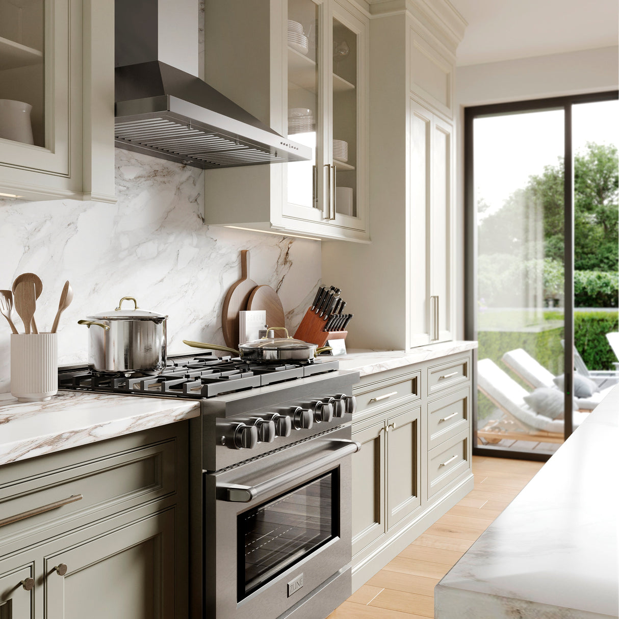 ZLINE 36" Convertible Vent Wall Mount Range Hood in Stainless Steel with Crown Molding (KBCRN-36)