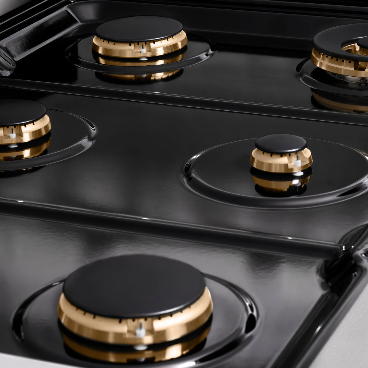 ZLINE 36 in. Autograph Edition Paramount Gas Rangetop with 6 Burners and Porcelain Cooktop in Satin Stainless Steel with Champagne Bronze Accents (SRTSZ-36-CB)