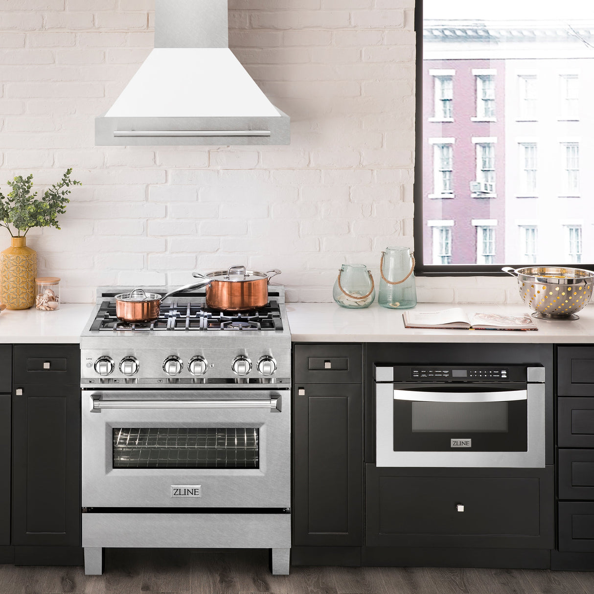 ZLINE 30" Fingerprint Resistant Stainless Steel Range Hood with White Matte Shell (8654SNX-WM30)