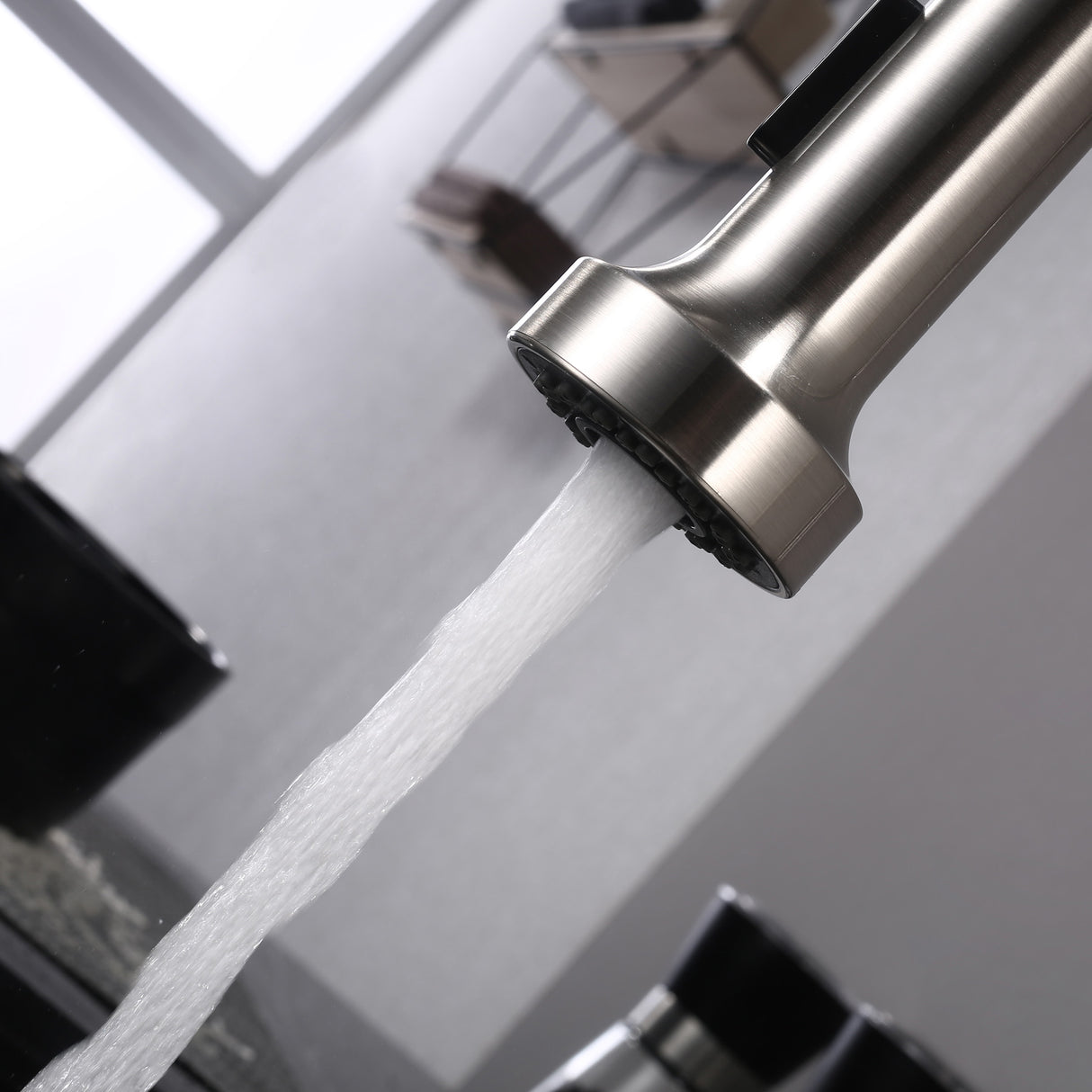 Lanuvio Brass Kitchen Faucet w/ Pull Out Sprayer - Chrome