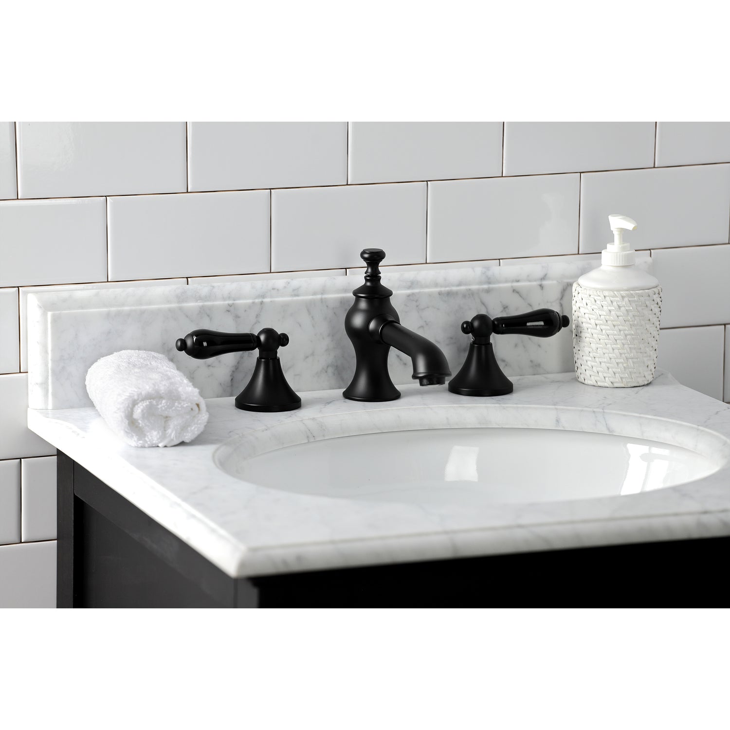 Widespread Traditional Bathroom Faucet with Brass Pop-Up
