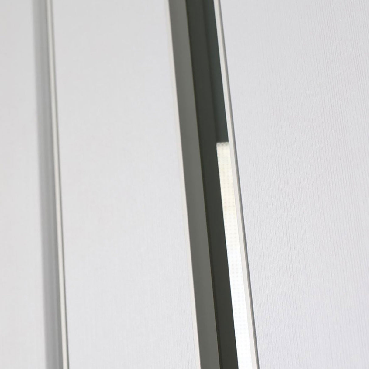 Unica 208 Vetro In Bianco Noble Finish