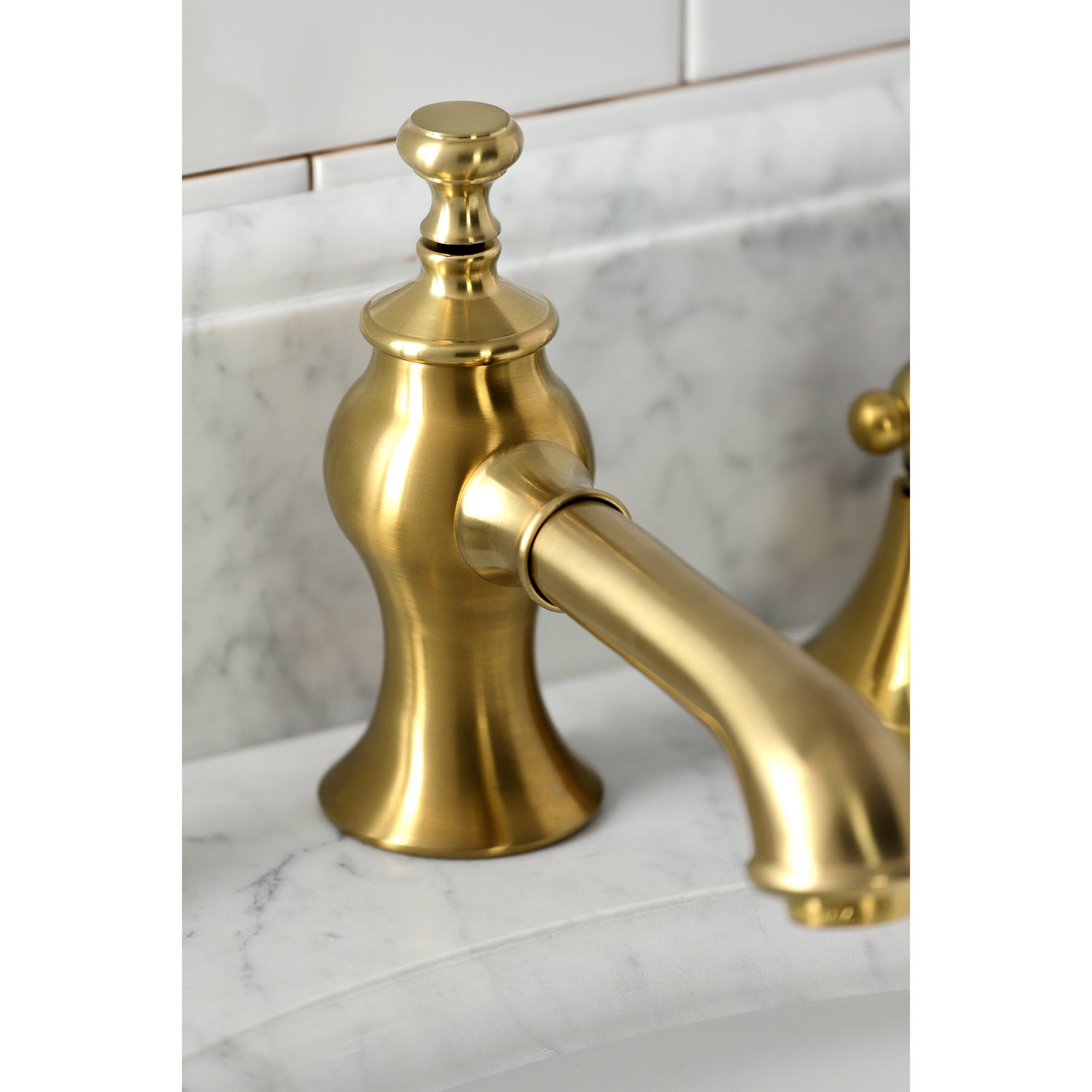 Widespread Traditional Bathroom Faucet with Brass Pop-Up