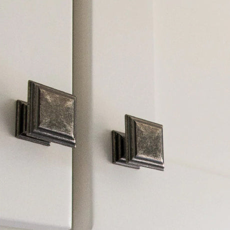 Knobs - Pulls - Somerset Collection - Cabinet Hardware