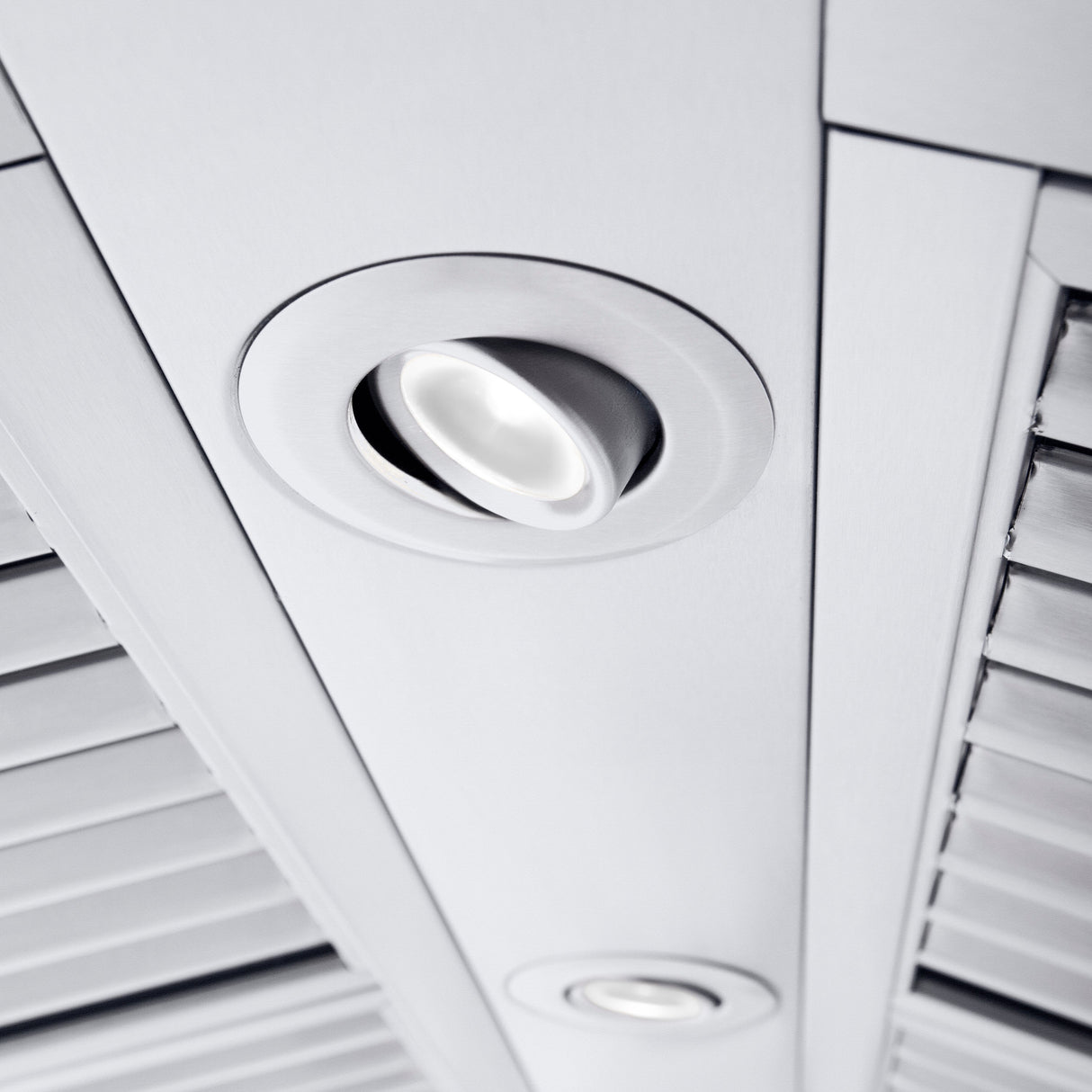 ZLINE 48" Professional Ducted Wall Mount Range Hood in Stainless Steel with Crown Molding (667CRN-48)