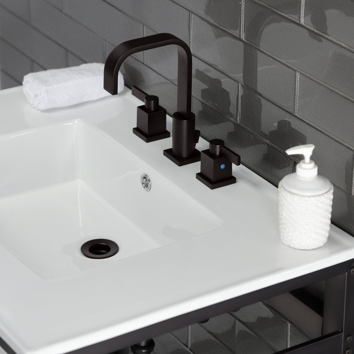 31" x 22" Ceramic Console Sink (8 - Inch, 3 - Hole) - BUILDMYPLACE