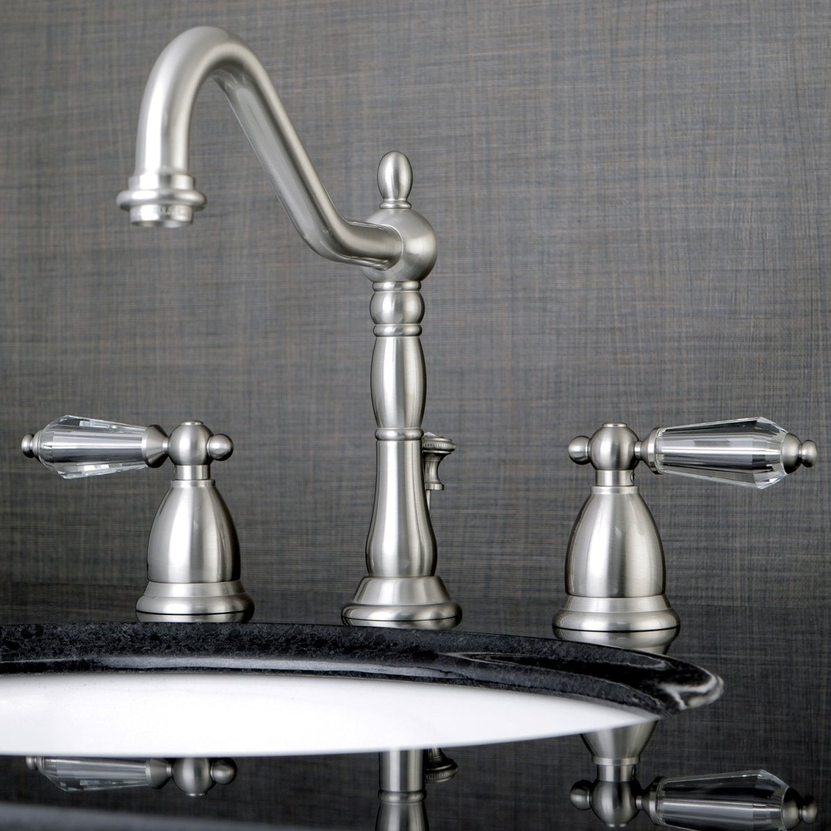 8 inch Wilshire Widespread Bathroom Faucet - BUILDMYPLACE