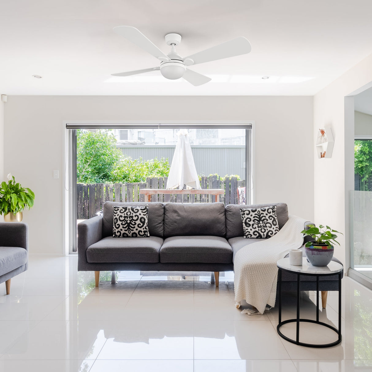ZEPHYR 52 In 4 Blade Smart Ceiling Fan With Integrated LED Lights With Remote Control