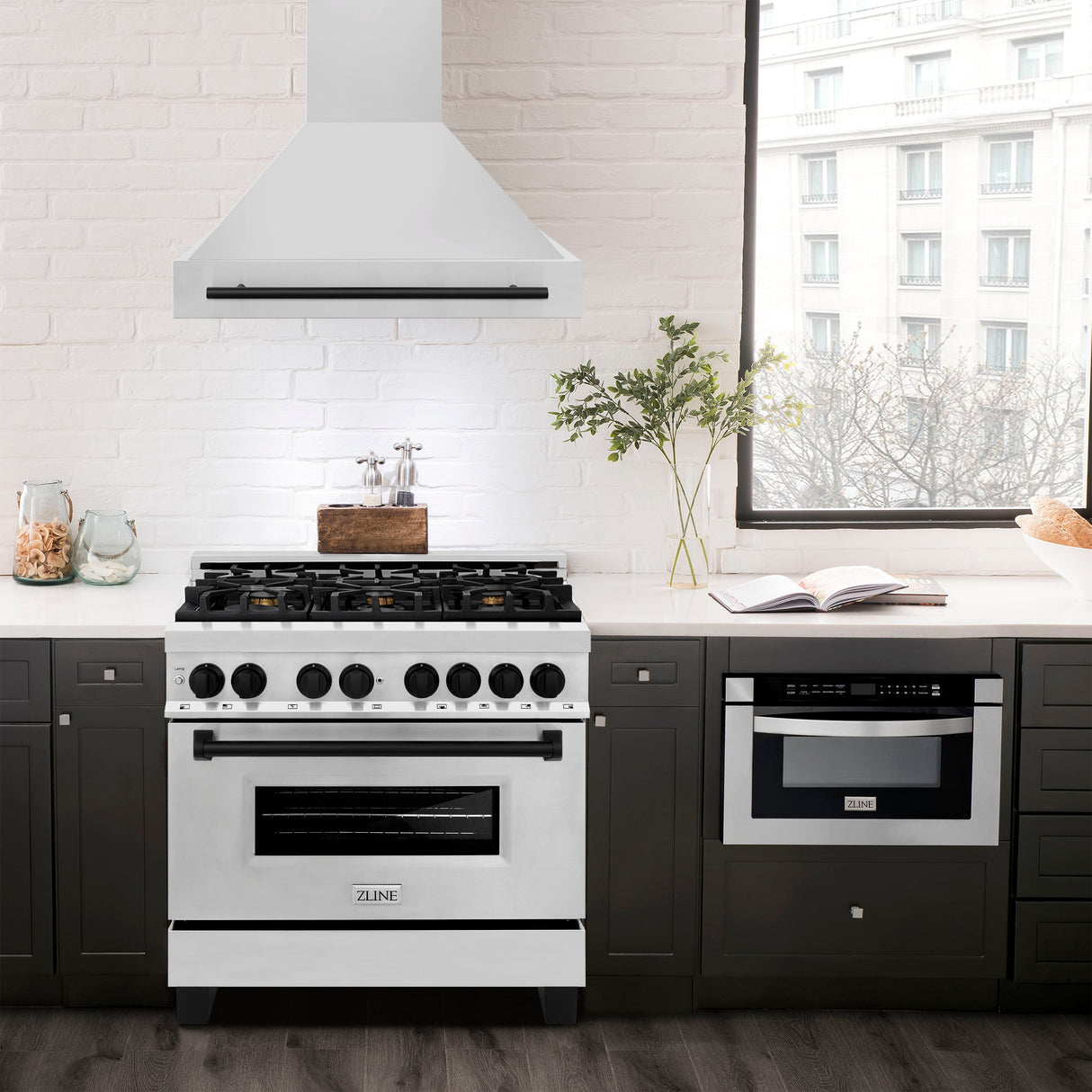 ZLINE Autograph Edition 36" Stainless Steel Range Hood with Stainless Steel Shell and Matte Black Handle (8654STZ-36-MB)