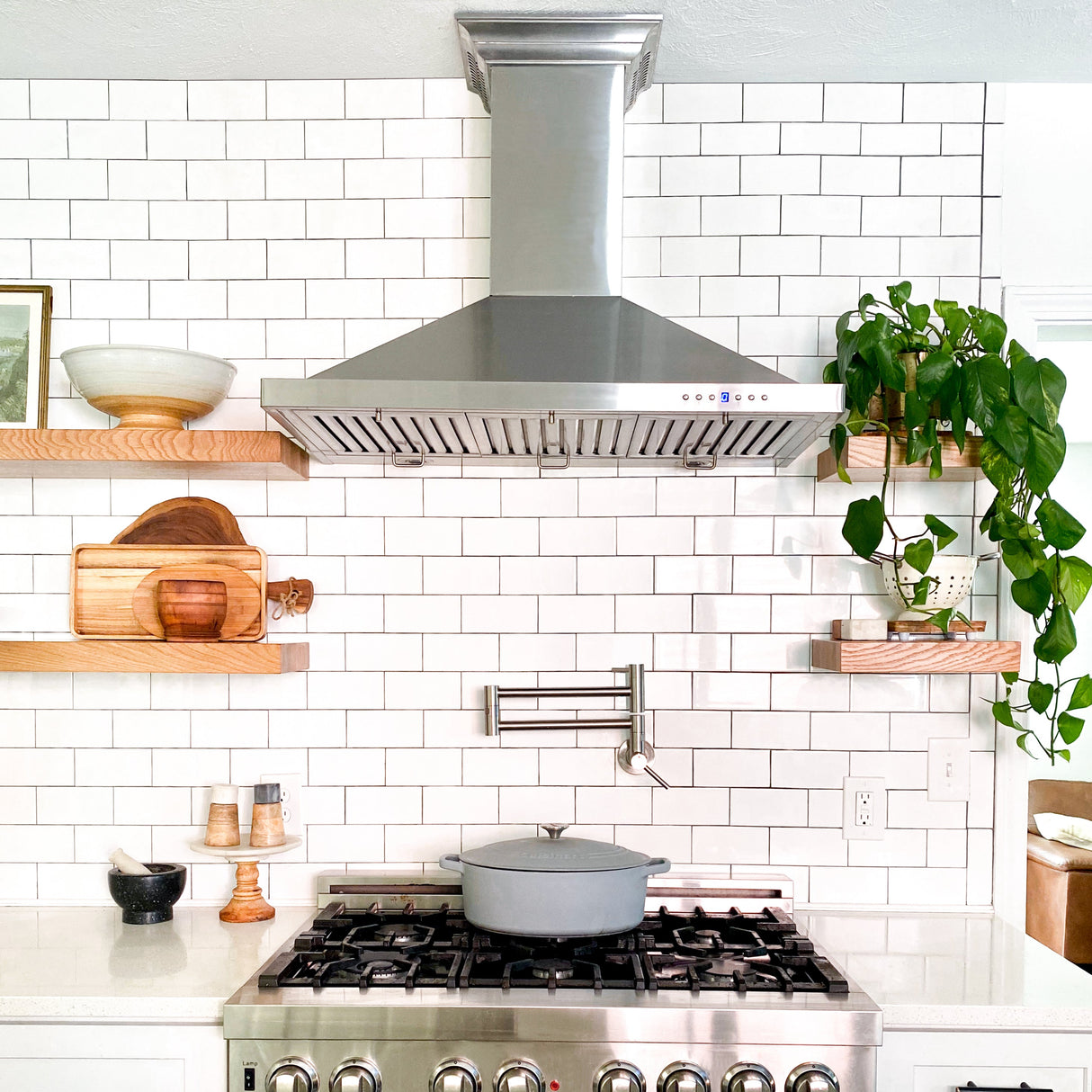 36" ZLINE CrownSound™Ducted Vent Wall Mount Range Hood in Stainless Steel with Built-in Bluetooth Speakers (KBCRN-BT-36)