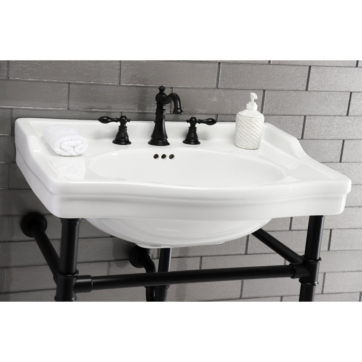 American Classic Widespread Bathroom Faucet - BUILDMYPLACE