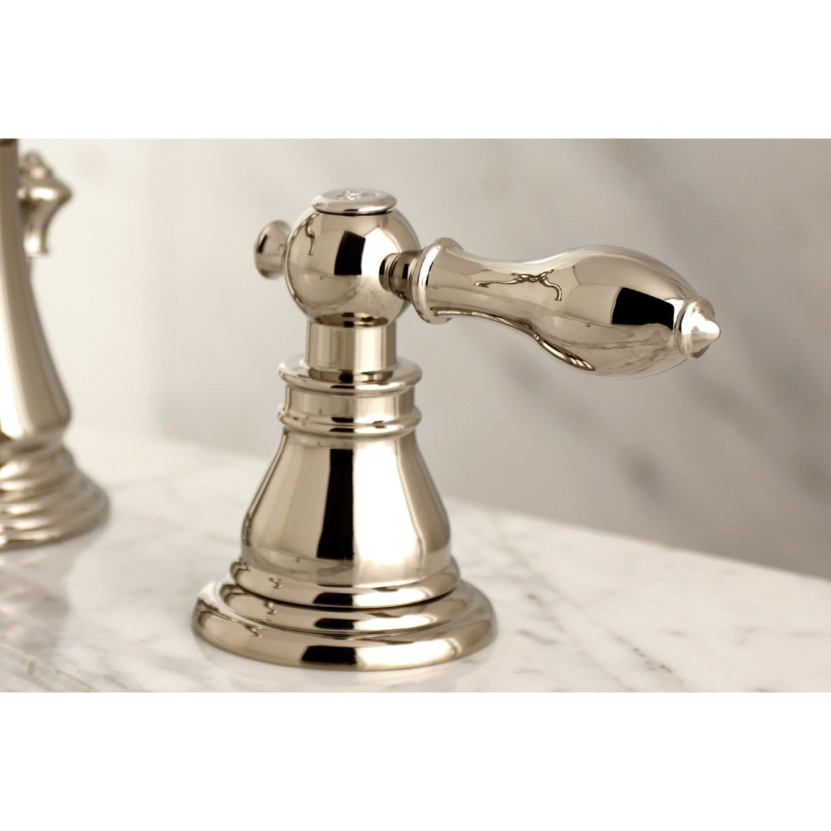 American Classic Widespread Bathroom Faucet - BUILDMYPLACE