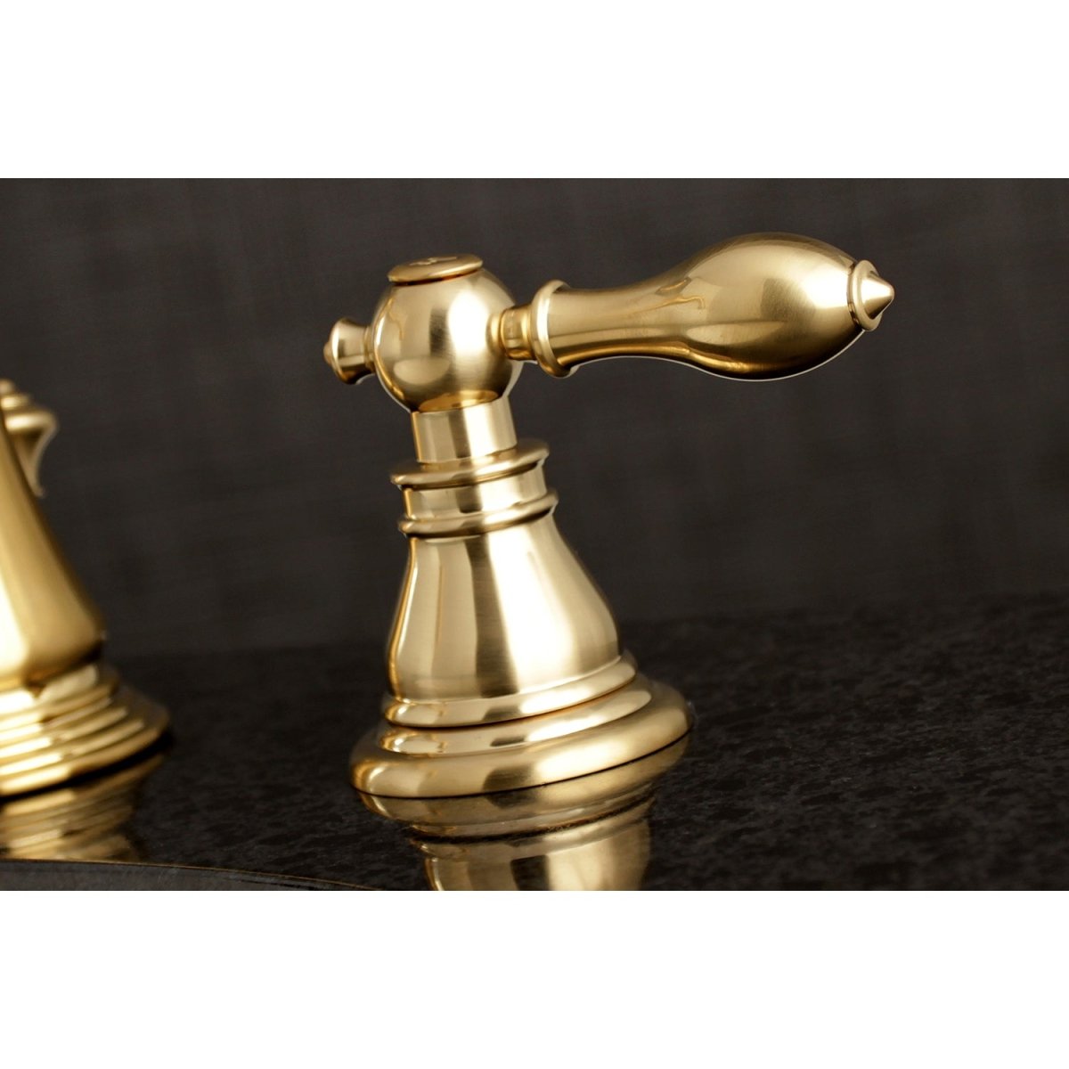 American Classic Widespread Bathroom Faucet - BUILDMYPLACE