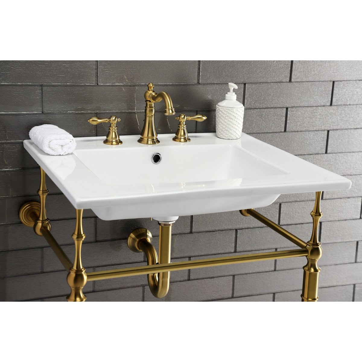 American Classic Widespread Bathroom Faucet - BUILDMYPLACE