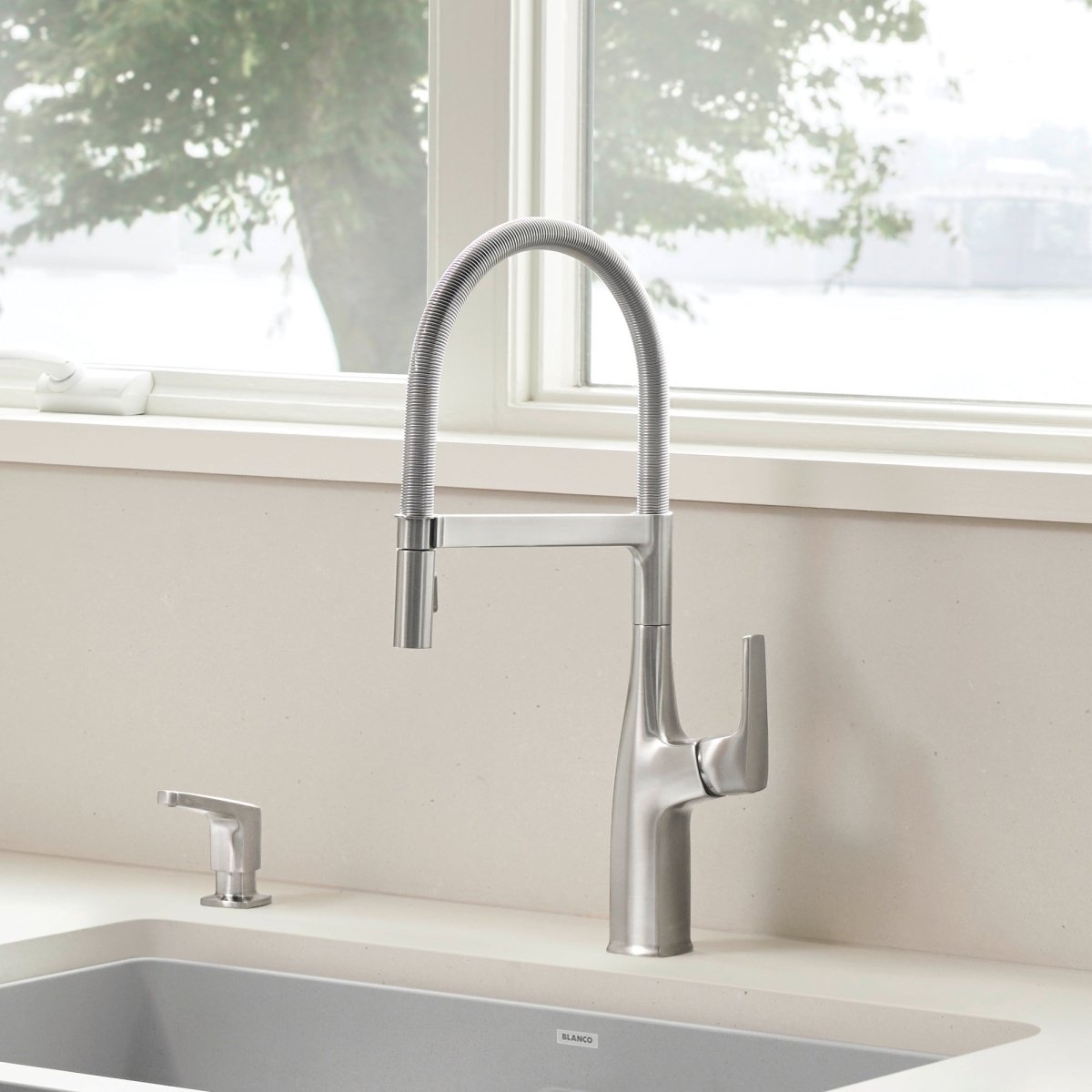 Blanco Rivana 1.5 GPM Kitchen Faucet Single Hole Pre - Rinse Pull Out - BUILDMYPLACE