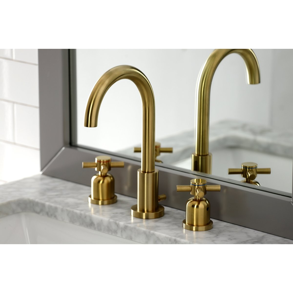 Concord Widespread Modern Bathroom Faucet - BUILDMYPLACE