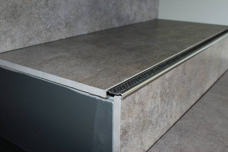 DIAMONDSTEP Stair nosing profile - 7/16 in. H x 5/8 in. W - Silver/neutral black - Aluminum/PVC - anti slip safety - BUILDMYPLACE