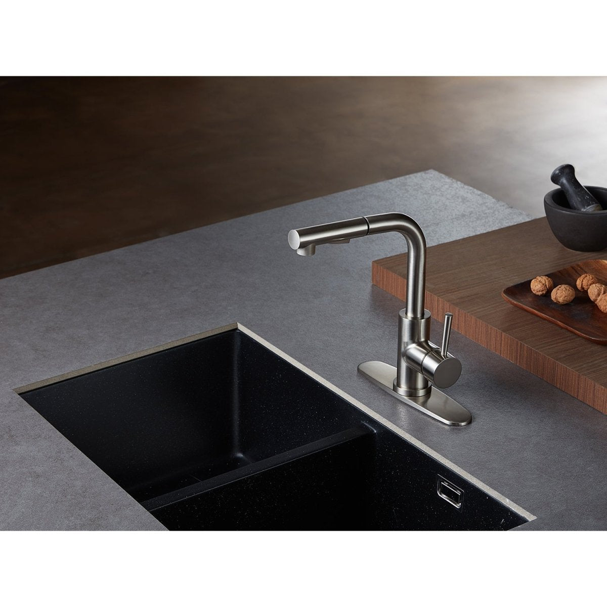 Gourmetier Concord Single Handle Pull Out Kitchen Faucet - BUILDMYPLACE