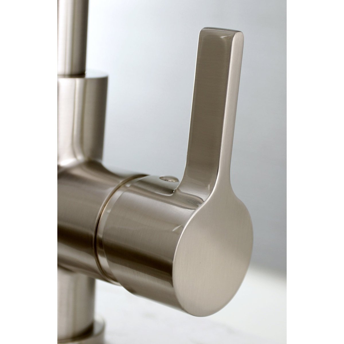 Gourmetier Continental Single Handle Pull Down Kitchen Faucet - BUILDMYPLACE