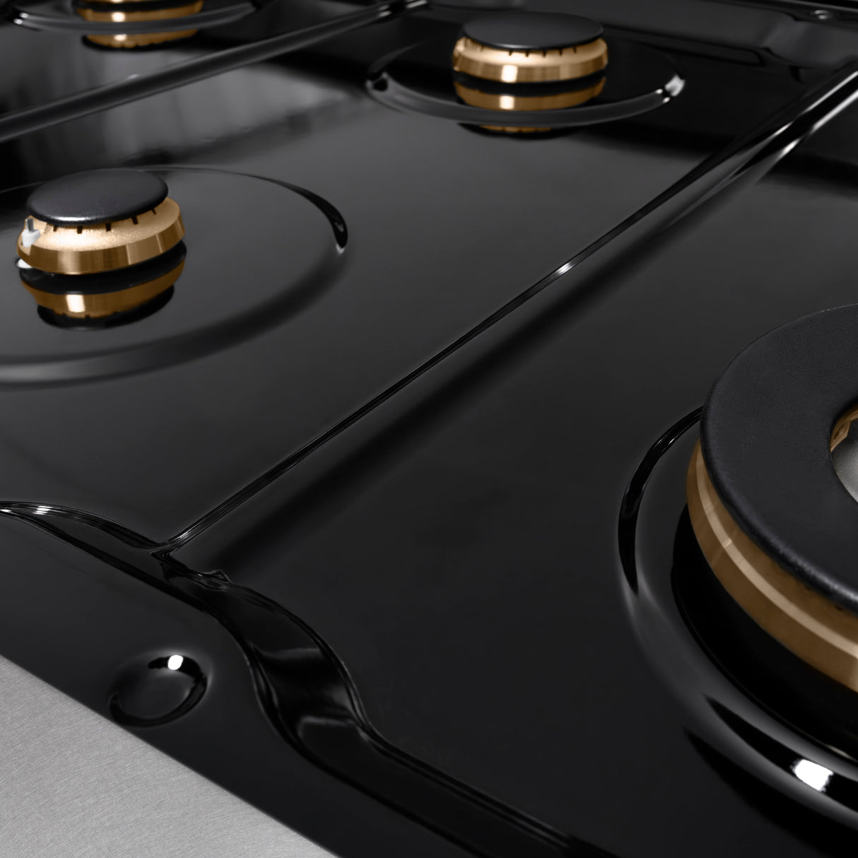 ZLINE 48 in. Autograph Edition Paramount Gas Rangetop with 8 Burners and Porcelain Cooktop in Satin Stainless Steel with Matte Black Accents (SRTSZ-48-MB)
