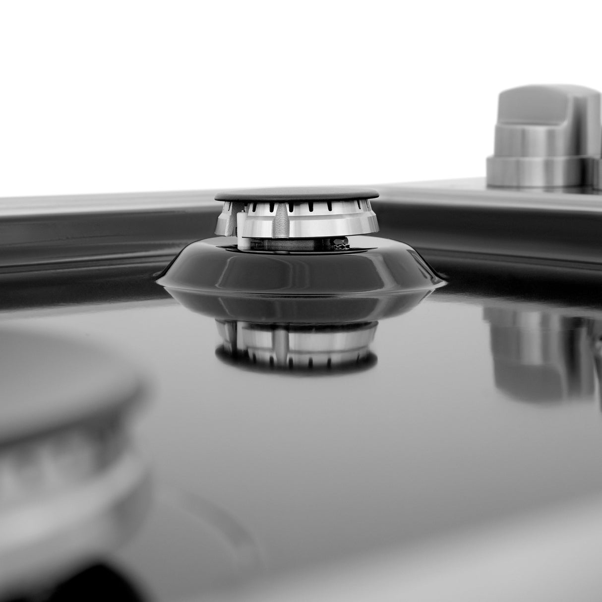 ZLINE 30" Gas Cooktop with 4 Gas Burners and Black Porcelain Top (RC30-PBT)