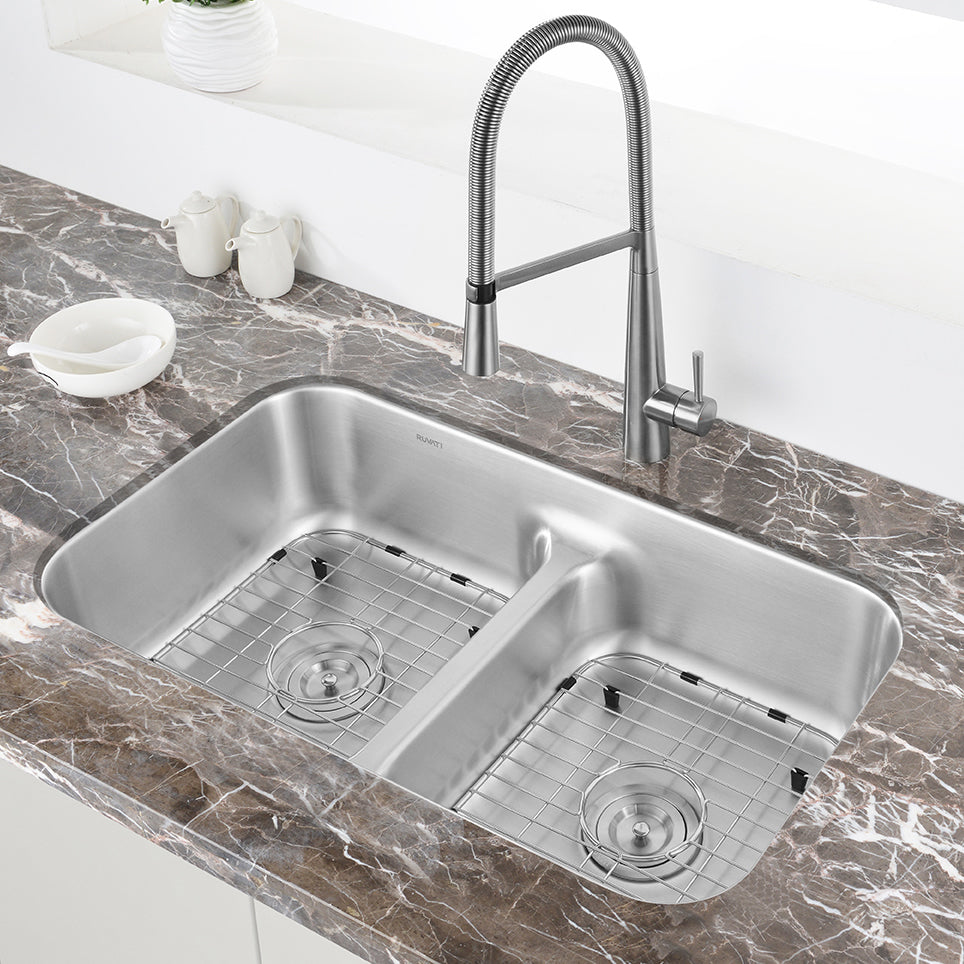 32-1/2 in. 50/50 Low Divider Stainless Steel Kitchen Sink & Low Profile  Faucet - Bed Bath & Beyond - 20631604