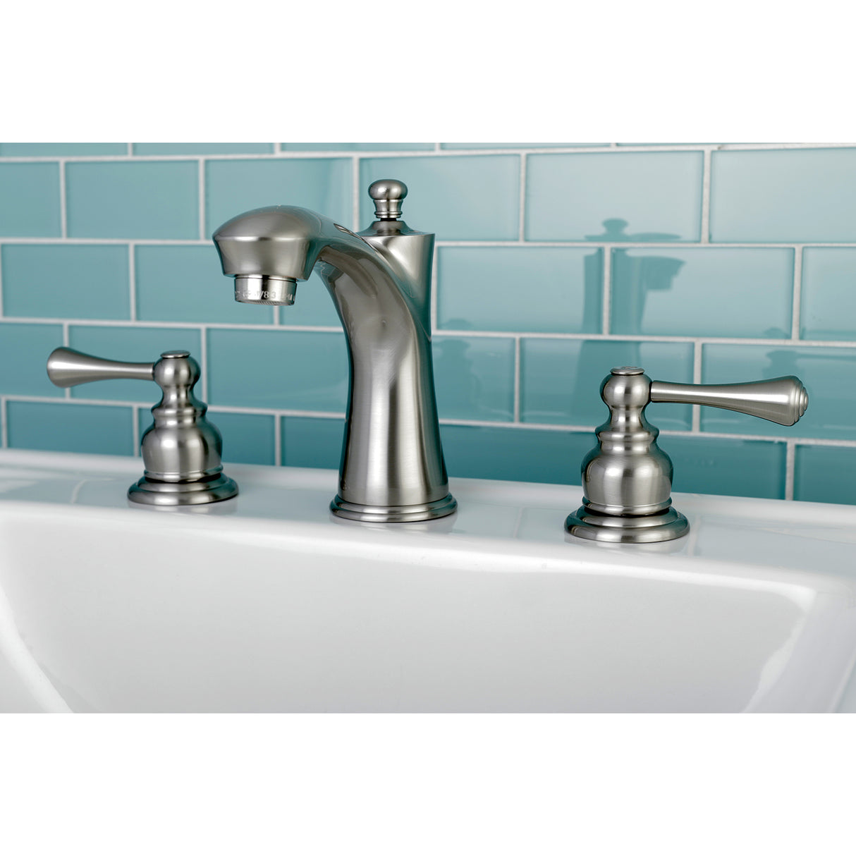 Vintage 8" Widespread Bathroom Faucet With Three Hole Installation