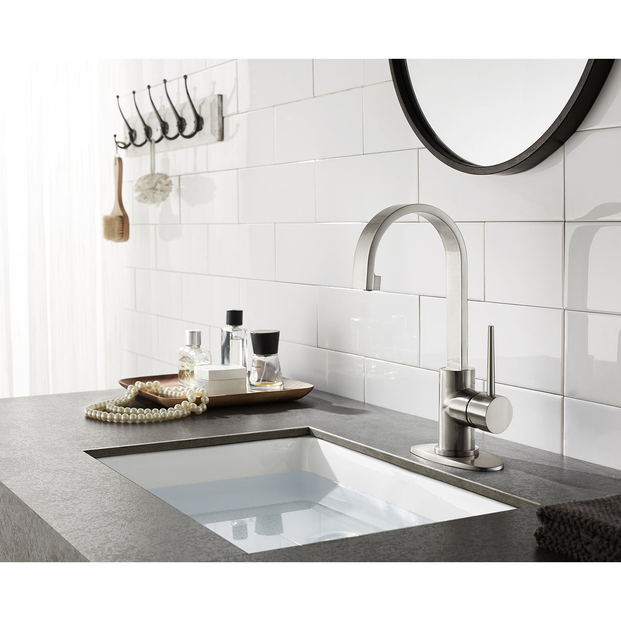 New York Single-Handle Single Hole Bathroom Sink Faucet with push pop-up, Drain & Cover Plate