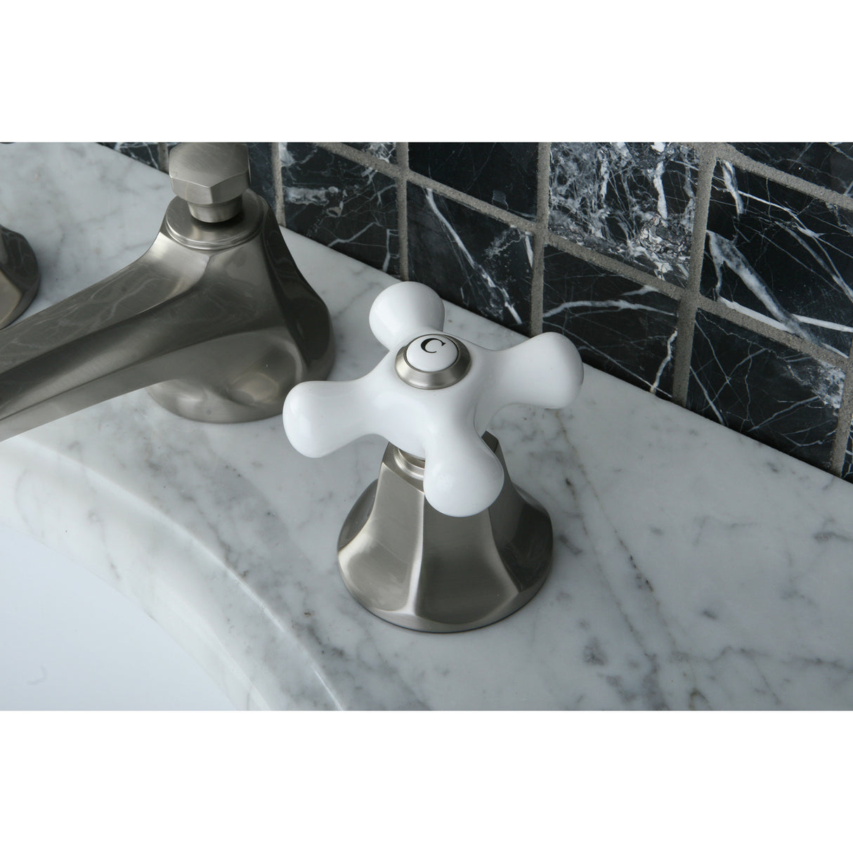 Metropolitan 8 Inch Widespread Traditional Bathroom Faucet