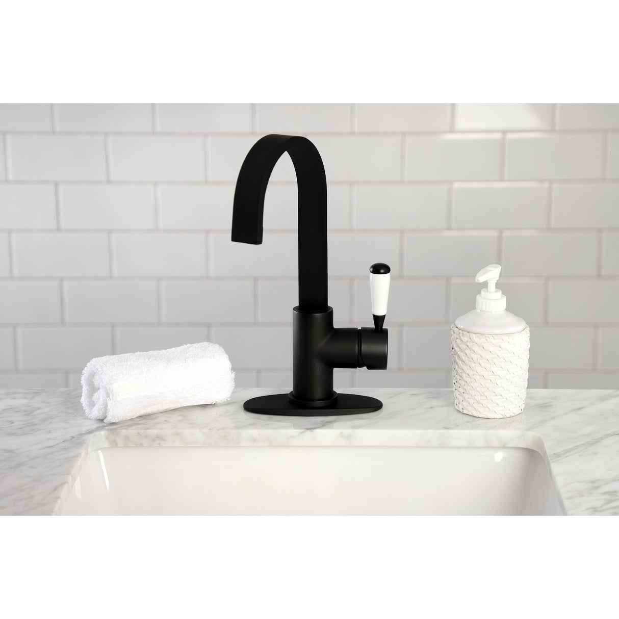 Paris Single-Handle Single Hole Deck Mounted Bar Faucet with Dual-function Pull-down Sprayer