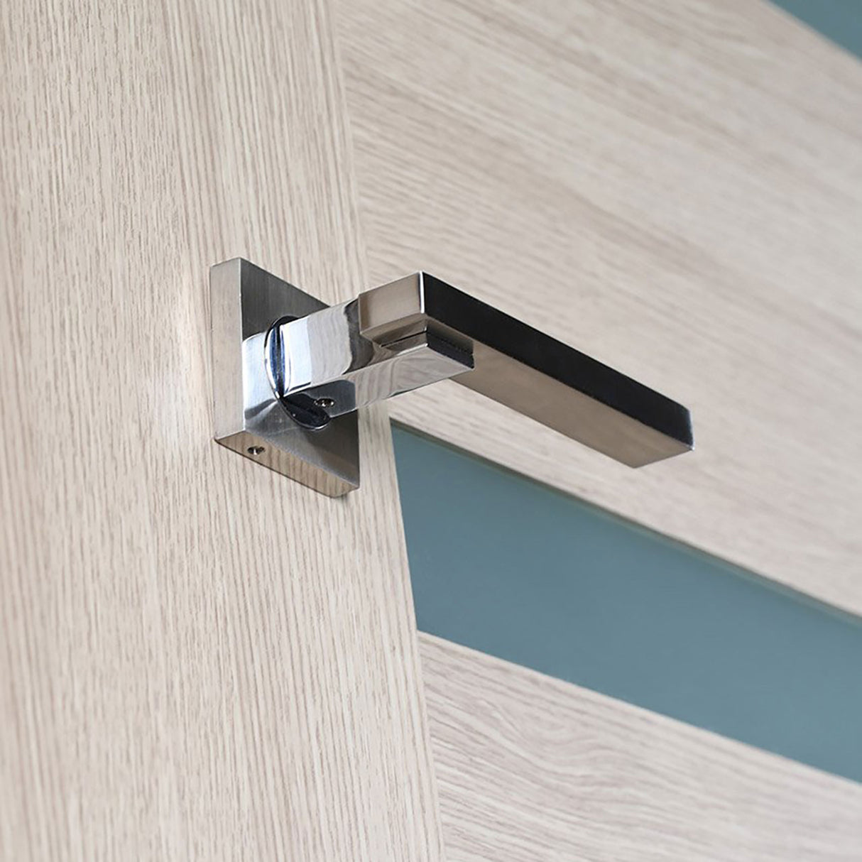 Leora Vetro Interior Door in Shambor Finish