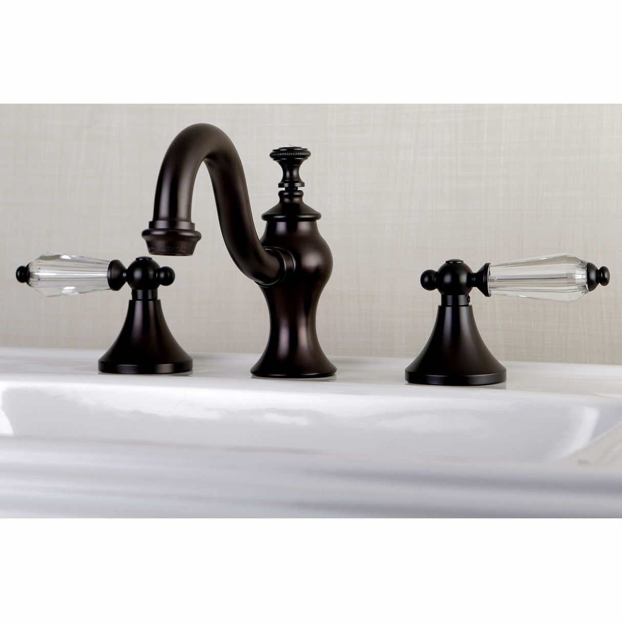 Wilshire 8 In. Two-handle 3-Hole Deck Mount Widespread Bathroom Sink Sink Faucet with Drain