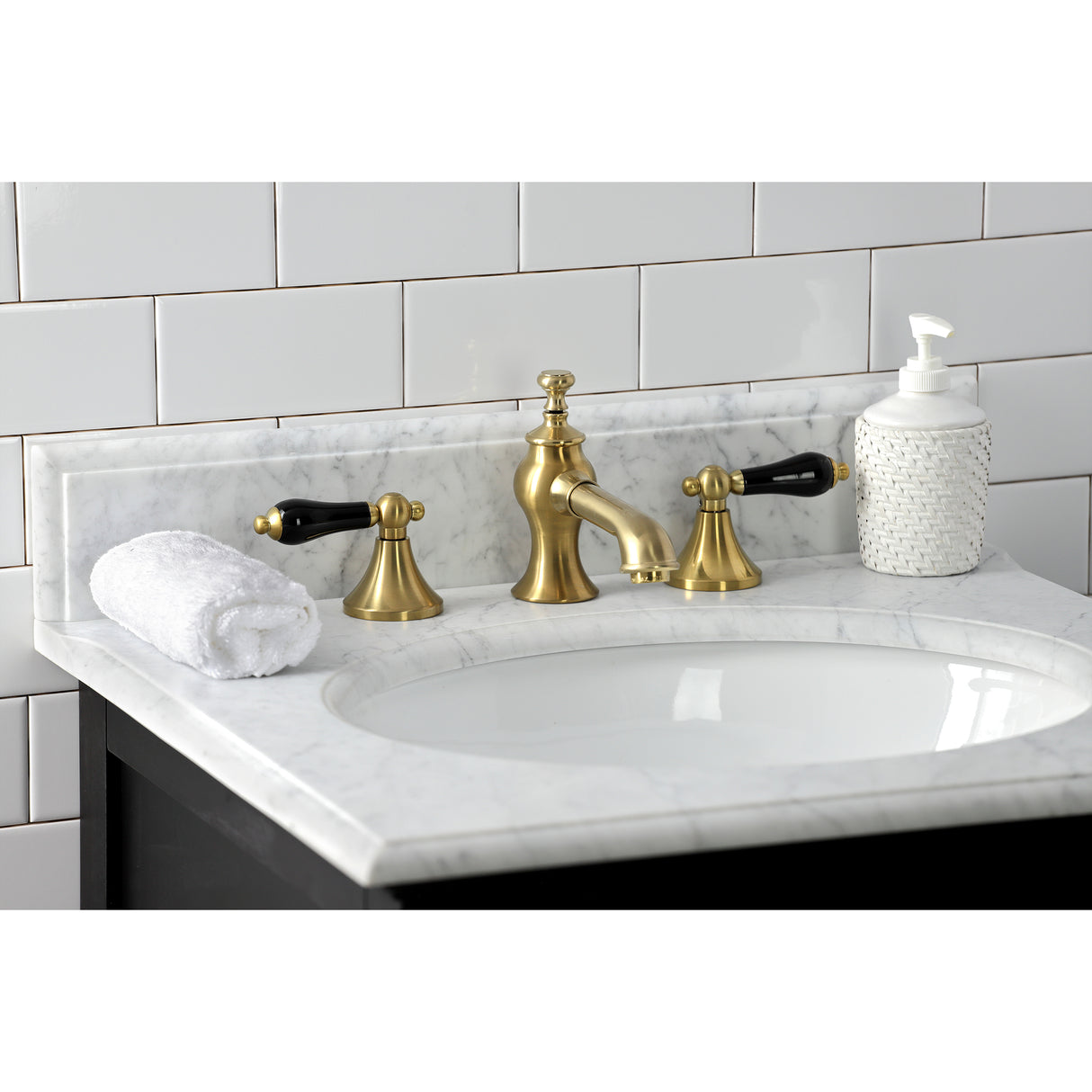 Widespread Traditional Bathroom Faucet with Brass Pop-Up